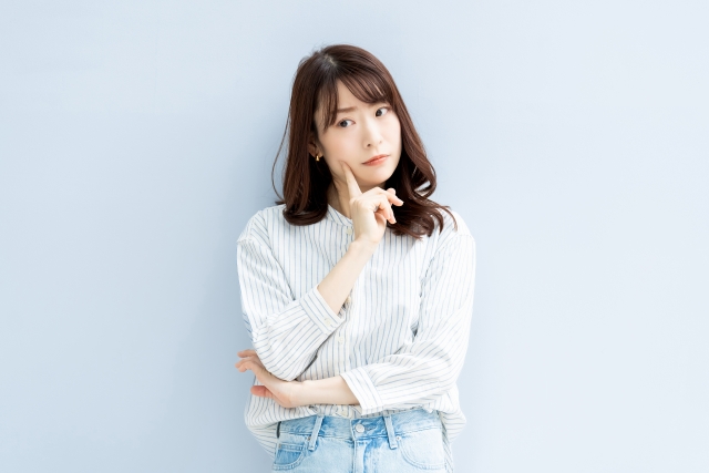 考えている女性